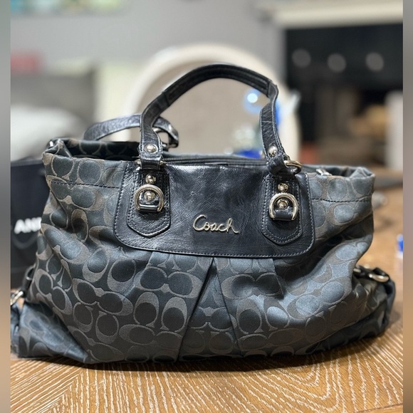 Coach Handbags - Coach shoulder bag